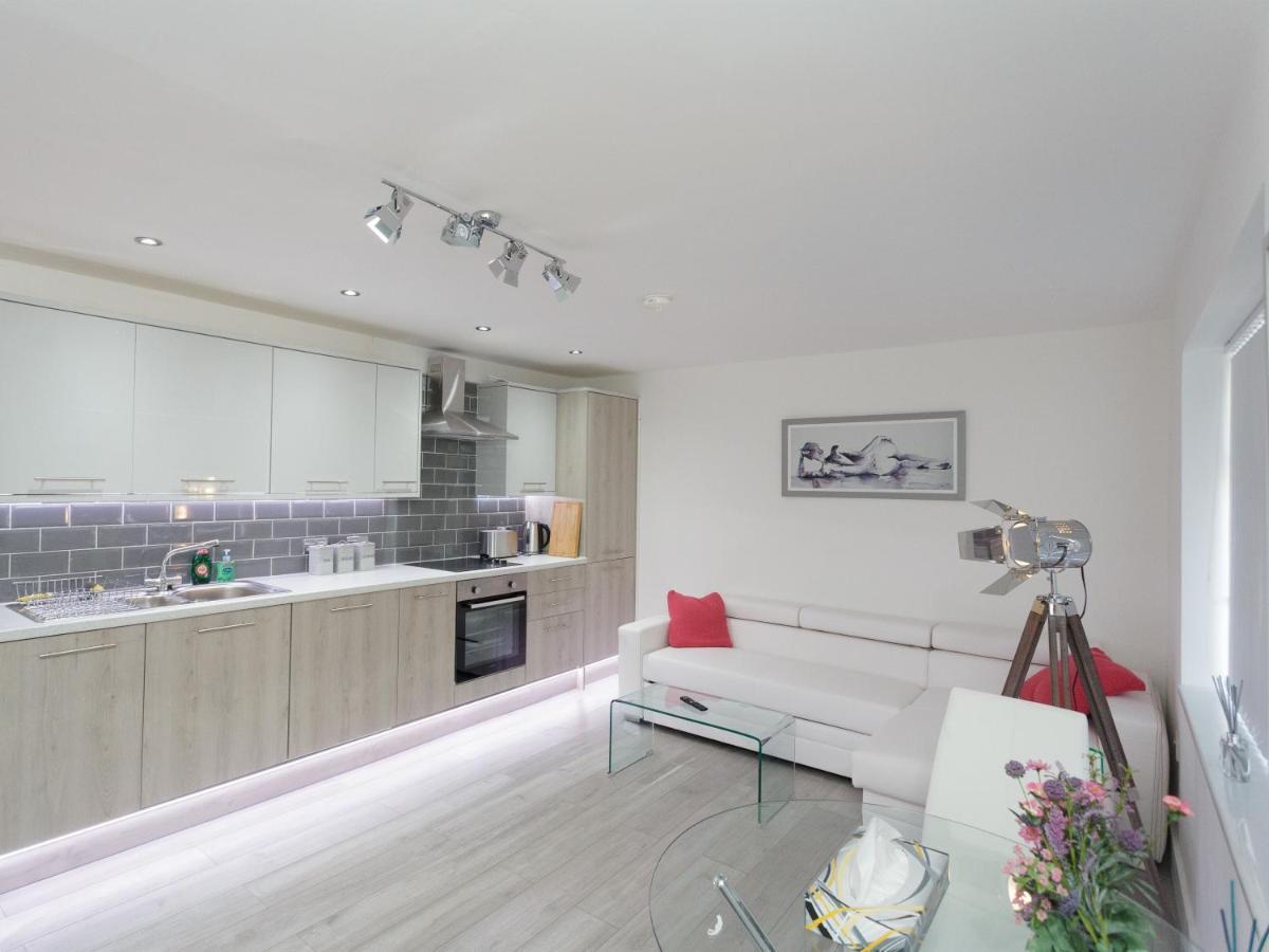 Live In Leeds Greenhill Bungalows Bagian luar foto