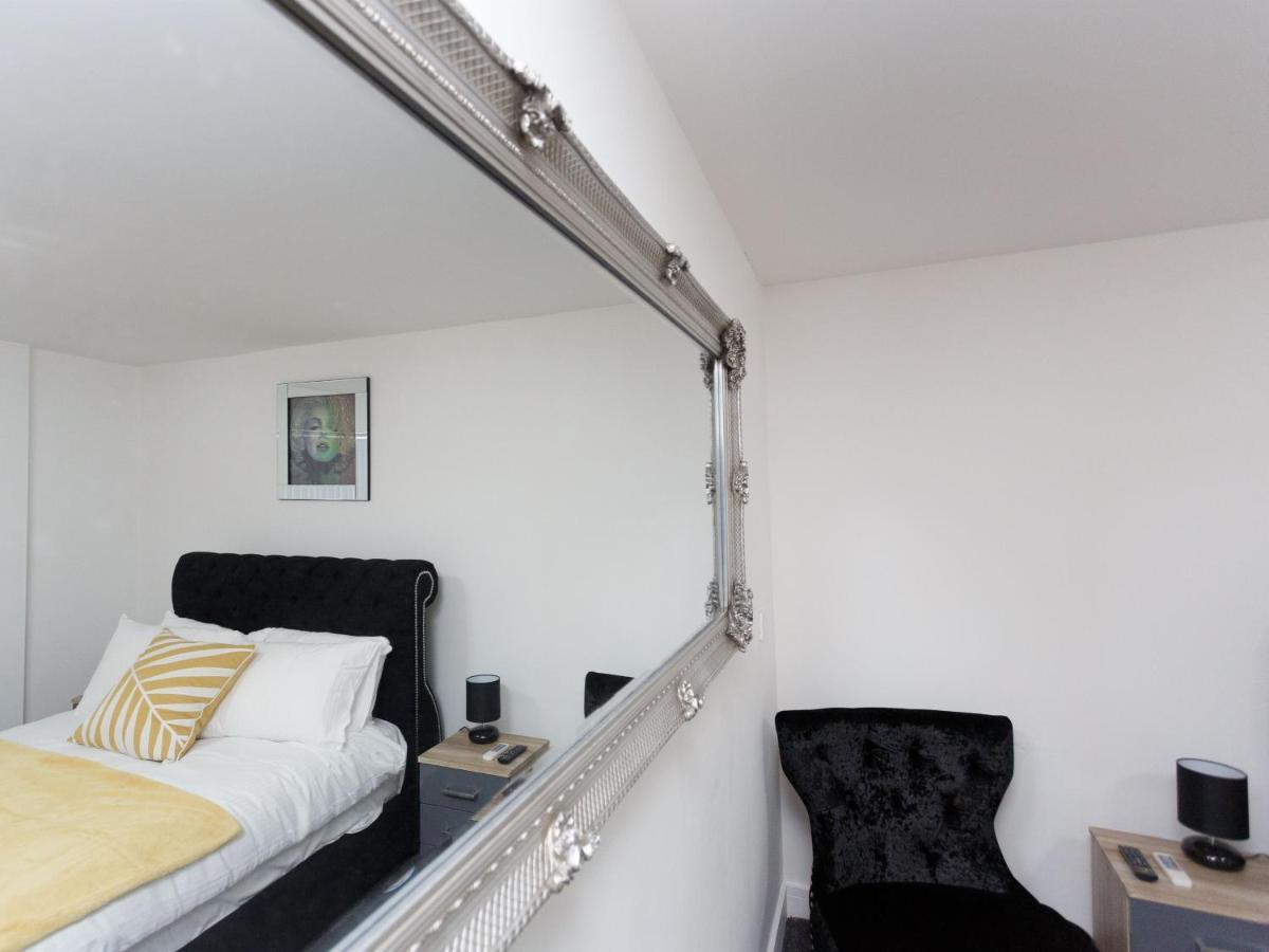 Live In Leeds Greenhill Bungalows Bagian luar foto