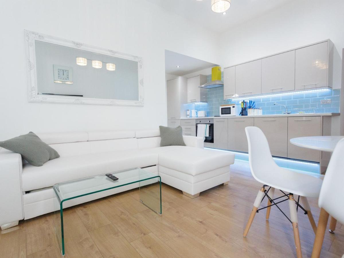 Live In Leeds Greenhill Bungalows Bagian luar foto