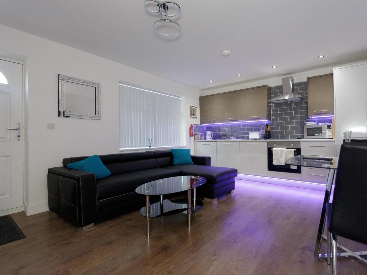 Live In Leeds Greenhill Bungalows Bagian luar foto
