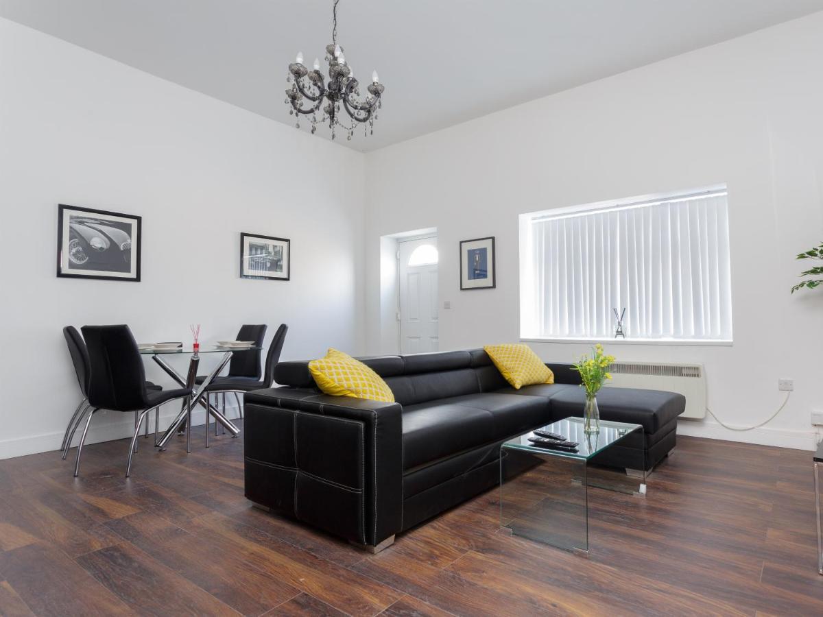 Live In Leeds Greenhill Bungalows Bagian luar foto