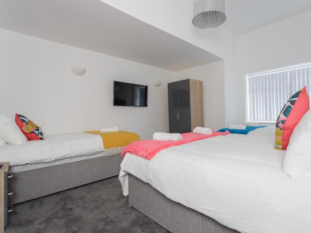Live In Leeds Greenhill Bungalows Bagian luar foto