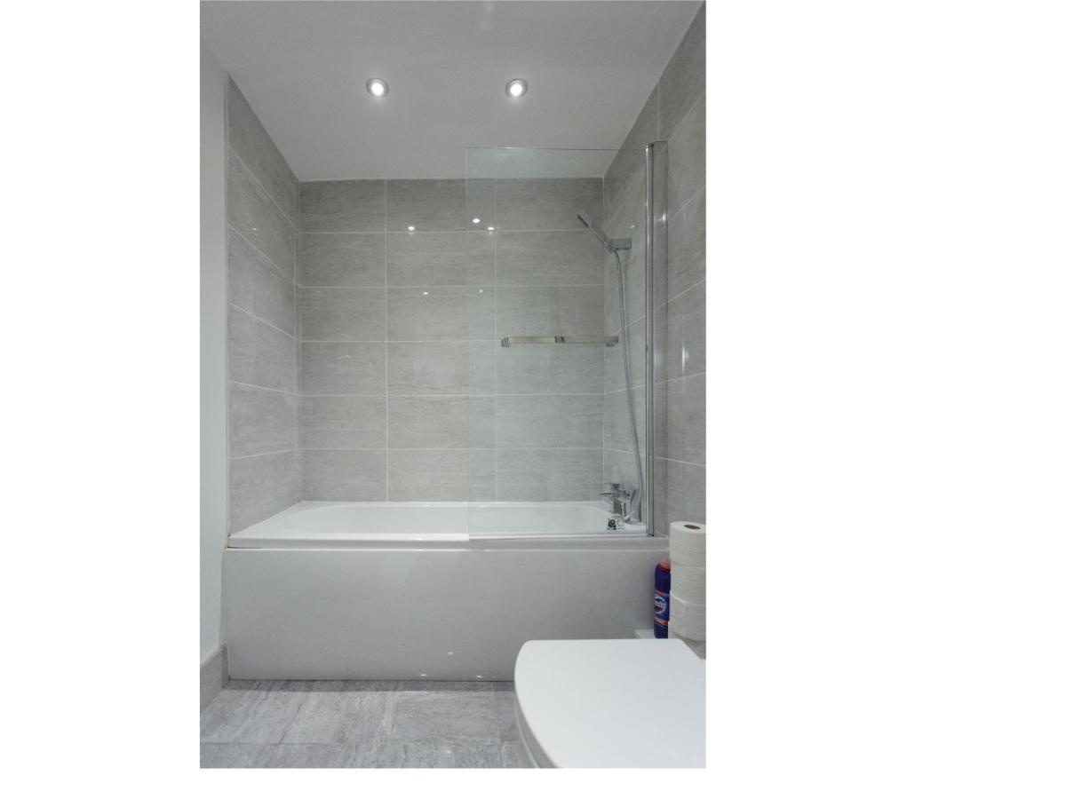 Live In Leeds Greenhill Bungalows Bagian luar foto