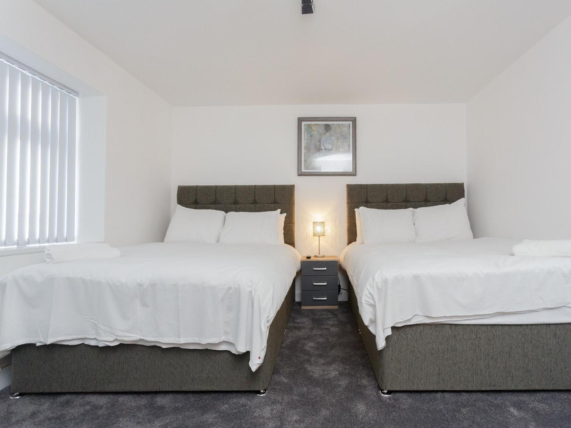 Live In Leeds Greenhill Bungalows Bagian luar foto