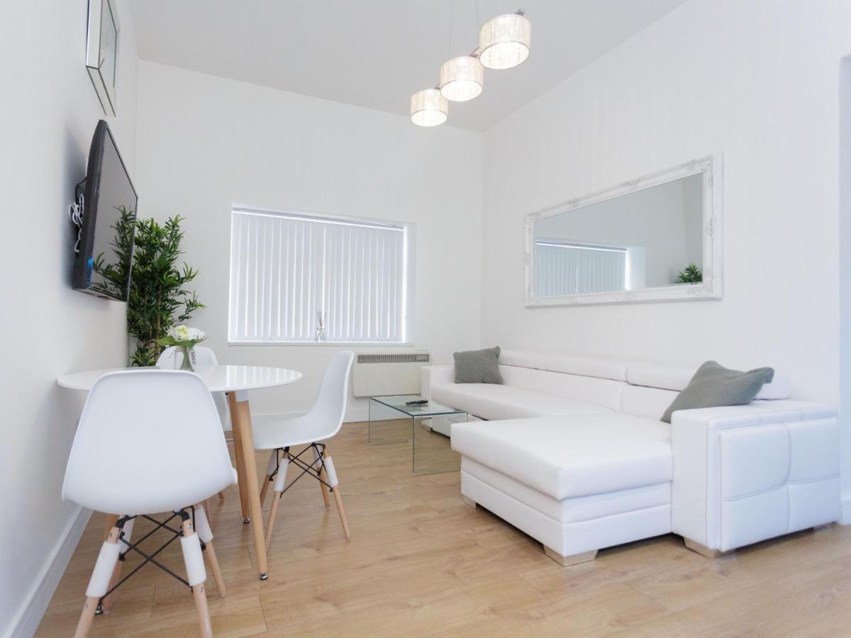 Live In Leeds Greenhill Bungalows Bagian luar foto
