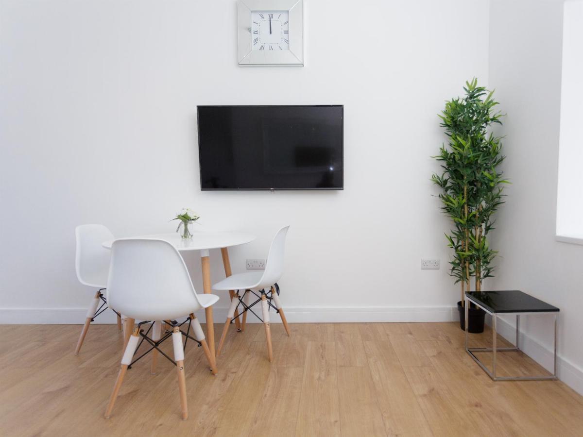 Live In Leeds Greenhill Bungalows Bagian luar foto