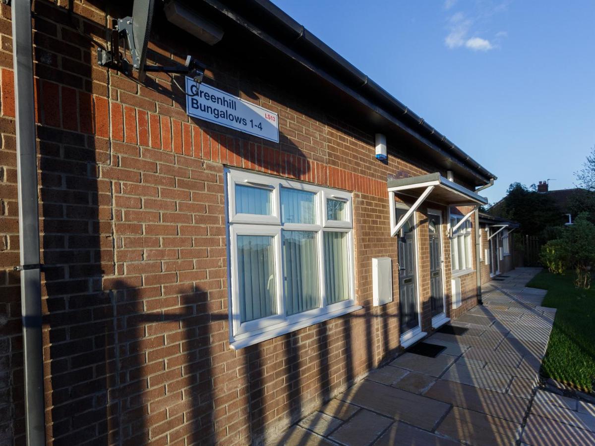 Live In Leeds Greenhill Bungalows Bagian luar foto