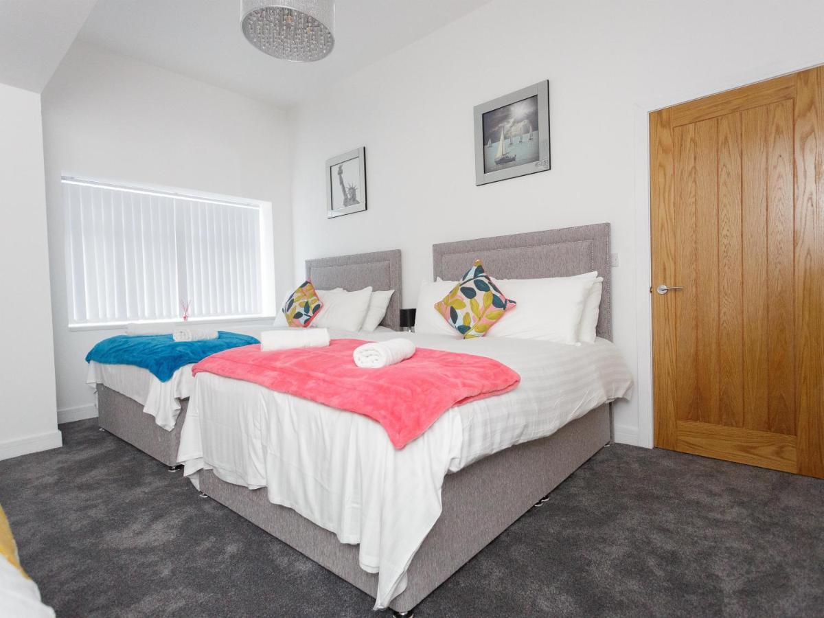 Live In Leeds Greenhill Bungalows Bagian luar foto
