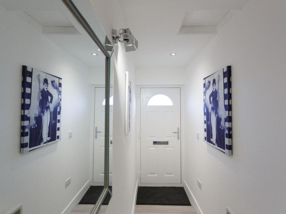 Live In Leeds Greenhill Bungalows Bagian luar foto