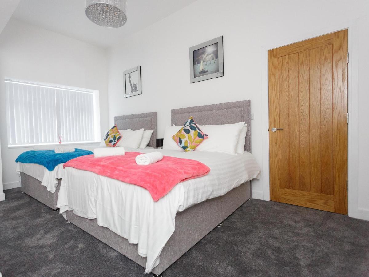 Live In Leeds Greenhill Bungalows Bagian luar foto