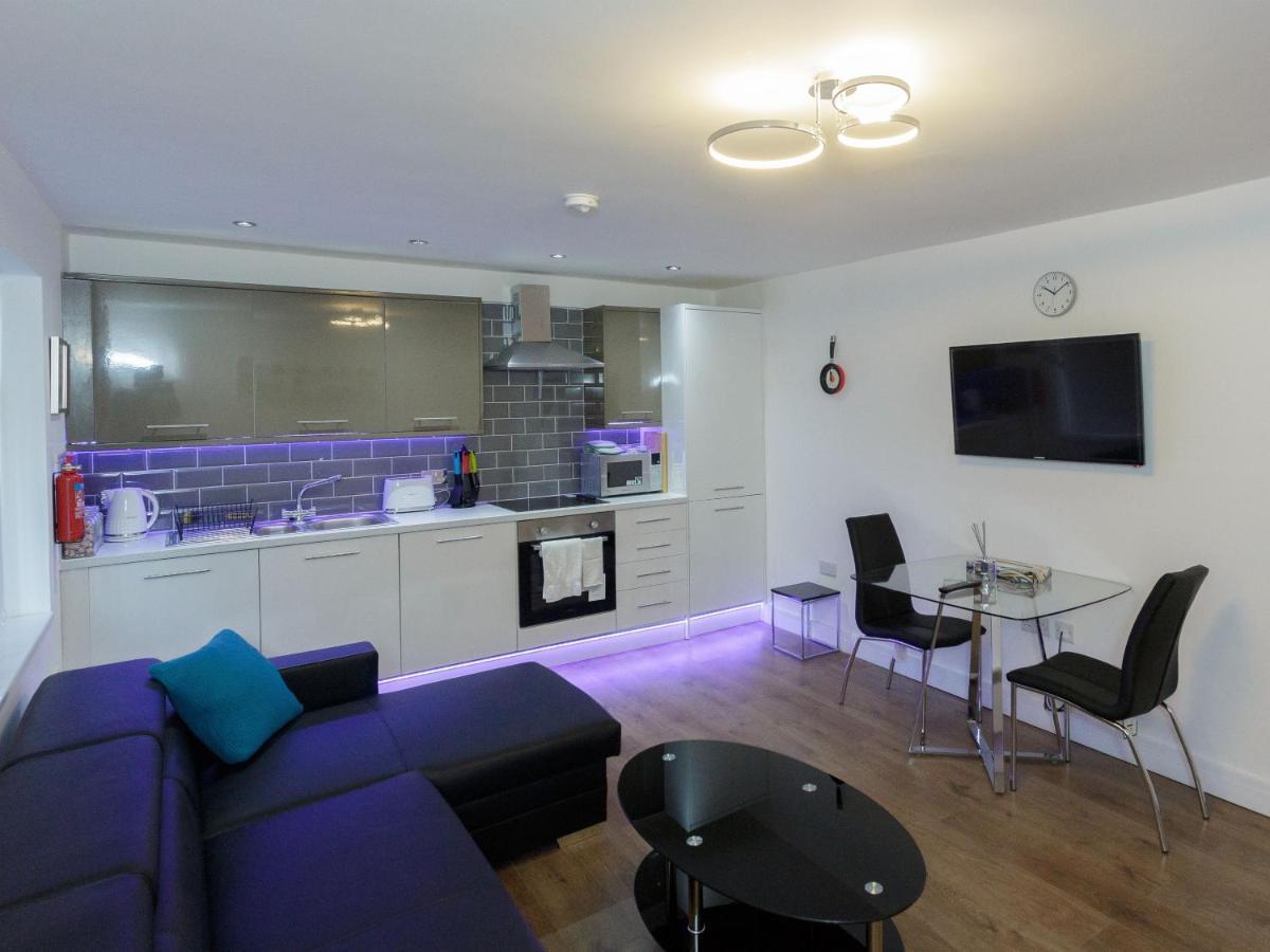 Live In Leeds Greenhill Bungalows Bagian luar foto